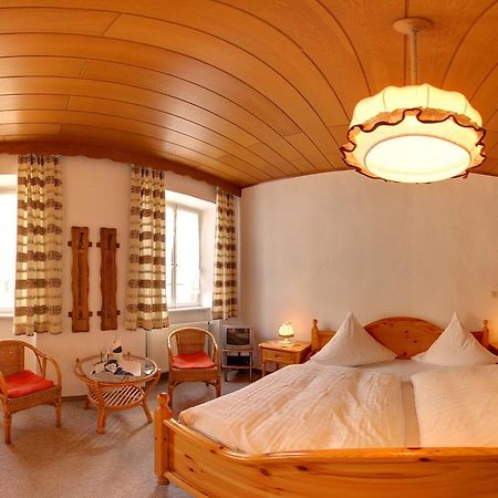 Hotel Weingut Schuetzen Зенхайм Экстерьер фото
