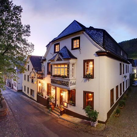 Hotel Weingut Schuetzen Зенхайм Экстерьер фото