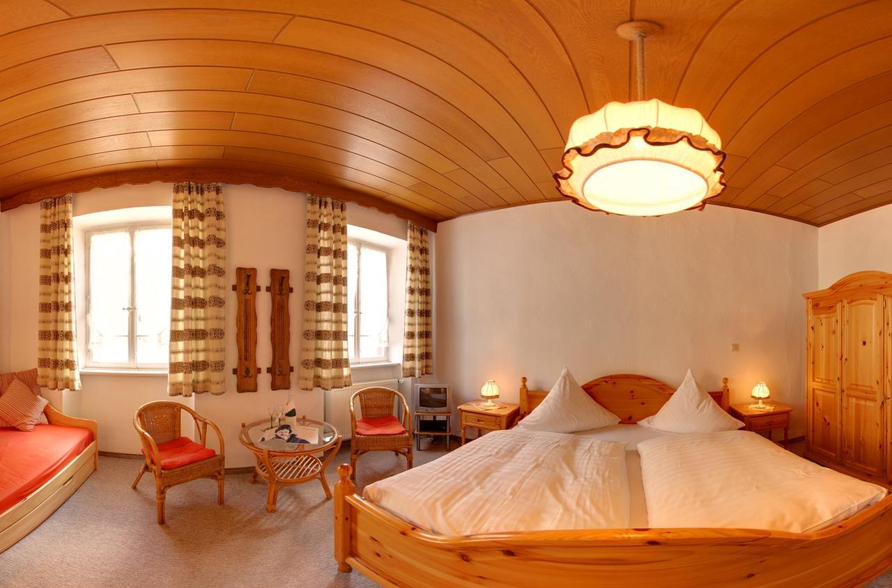 Hotel Weingut Schuetzen Зенхайм Экстерьер фото