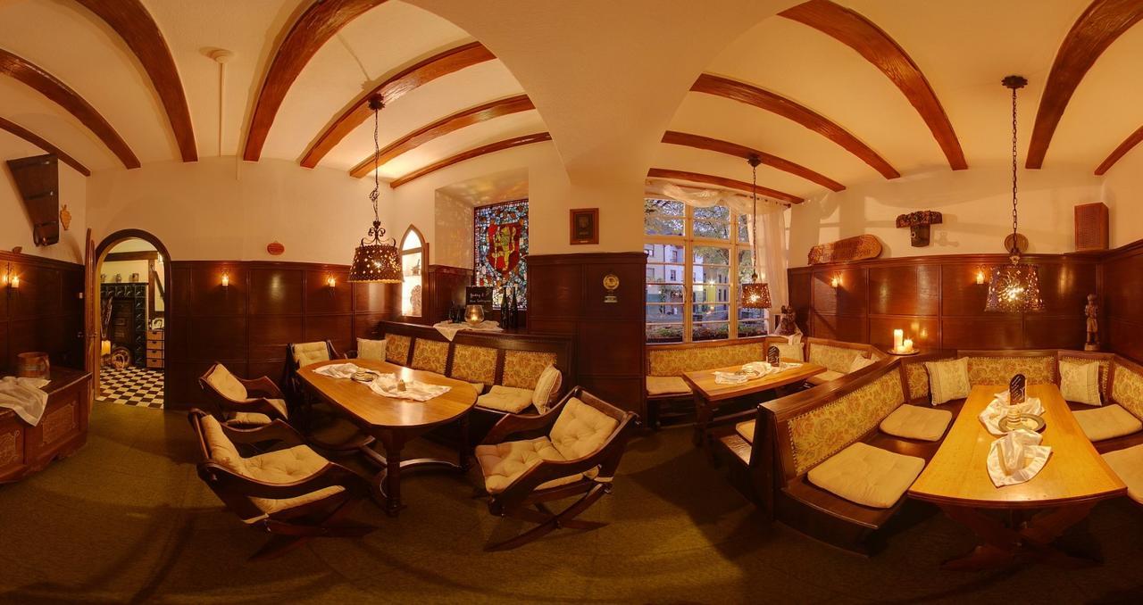 Hotel Weingut Schuetzen Зенхайм Экстерьер фото
