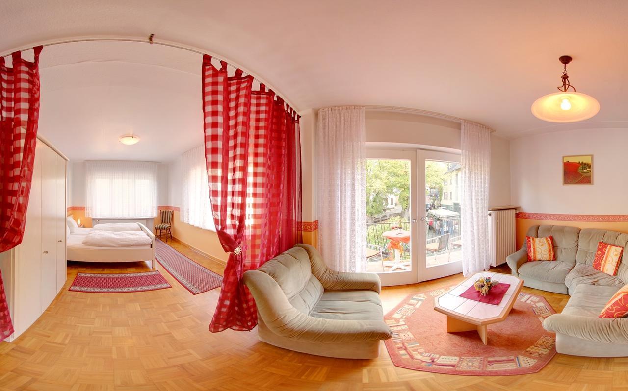 Hotel Weingut Schuetzen Зенхайм Экстерьер фото