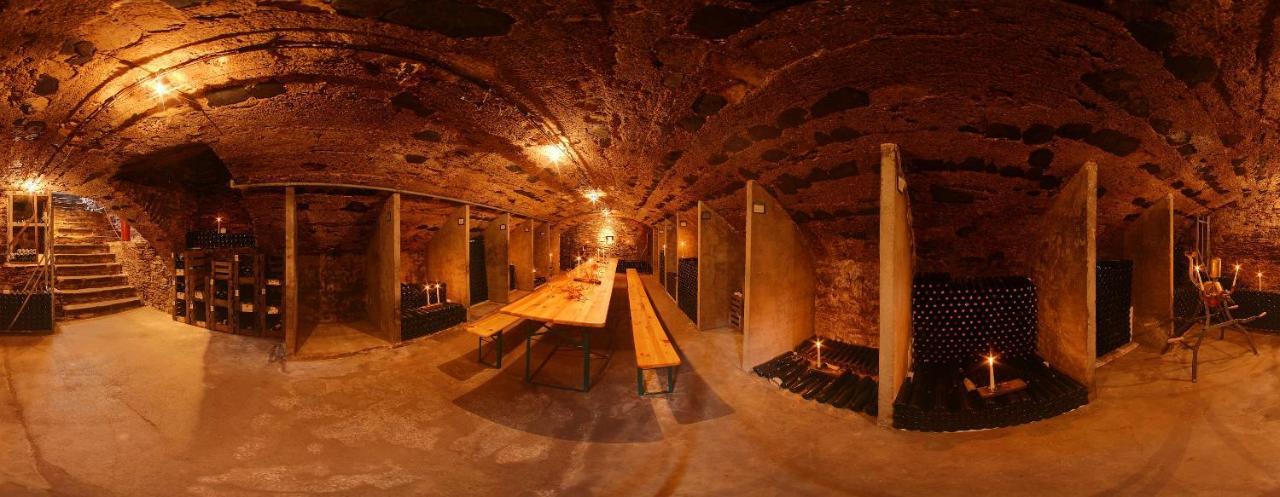 Hotel Weingut Schuetzen Зенхайм Номер фото